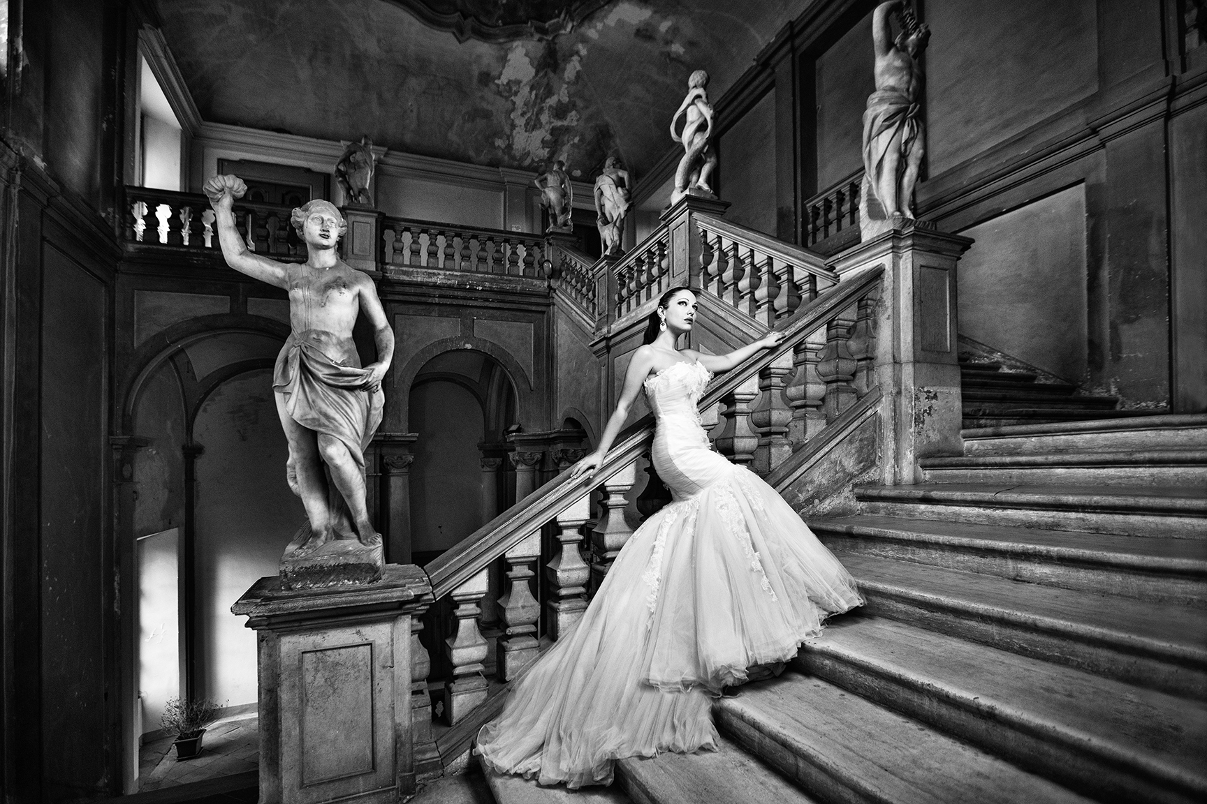 Leaning-on-banister_sml